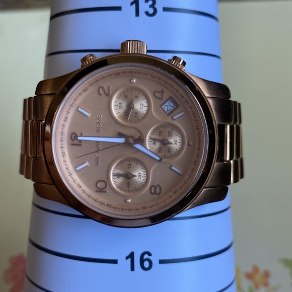 Beautiful Vintage Michael Kors MK-5128 Rosegold Runway Sport Unisex Wristwatch. - Picture 12 of 12
